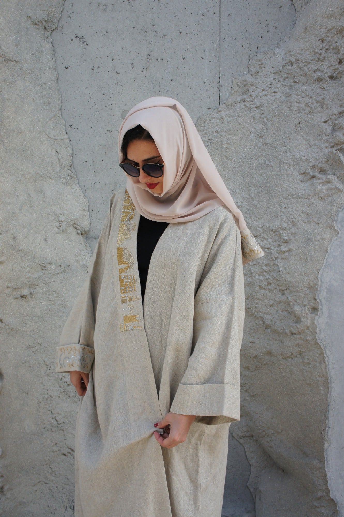 Saudi landmark linen abaya - Beige