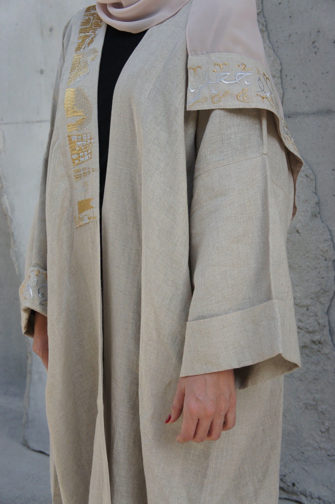 Saudi landmark linen abaya - Beige